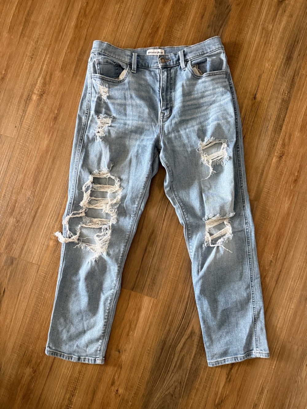 Light Wash Distressed Women’s Boyfriend Jeans